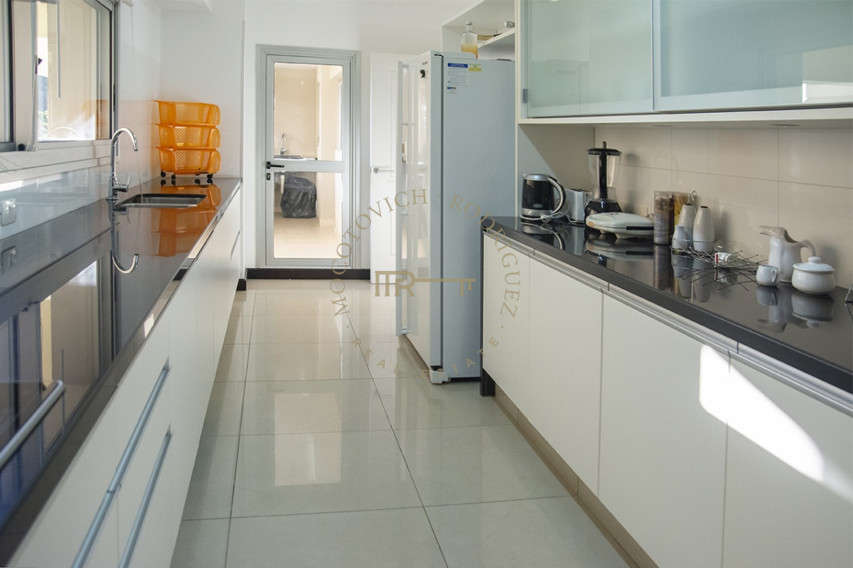 Apartamento ID.2949 - Departamento en venta frente al mar. Torre Lobos, Playa Brava, 3 dormitorios.