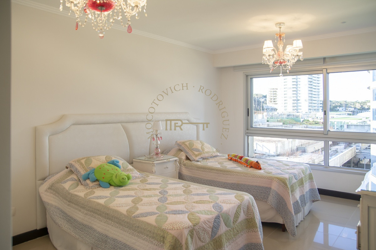 Apartamento ID.2947 - Departamento en venta frente al mar. Torre Lobos, Playa Brava, 3 dormitorios.