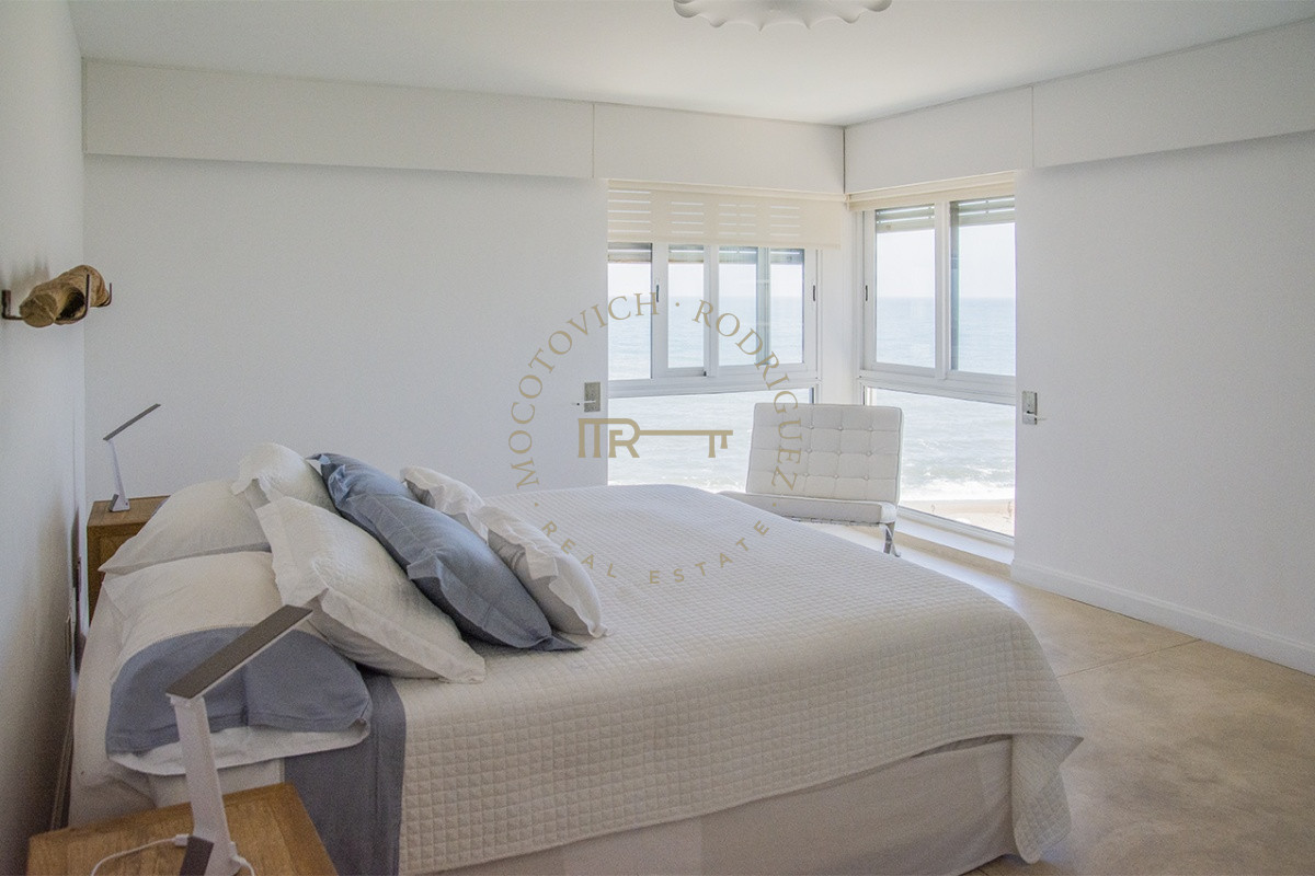 Apartamento ID.1948 - OPORTUNIDAD EN Garden Tower, unidad reciclada en su totalidad. 3 dormitorios en Península. Punta del Este 