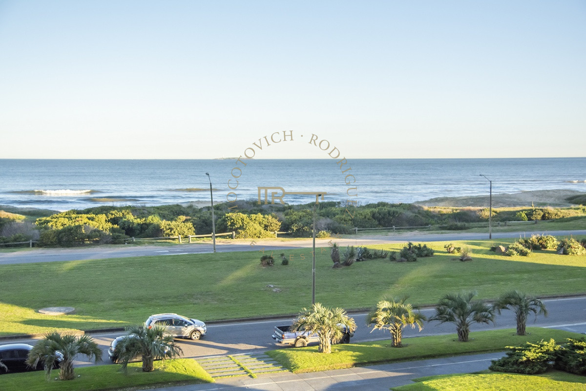 Apartamento ID.2947 - Departamento en venta frente al mar. Torre Lobos, Playa Brava, 3 dormitorios.