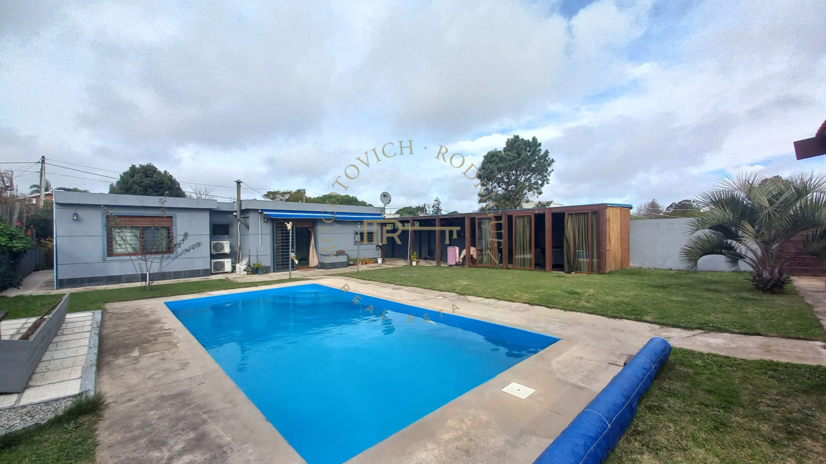 Casa ID.1909 - Vende casa de 3 dormitorios, en excelente estado, Pinares, Punta del Este 