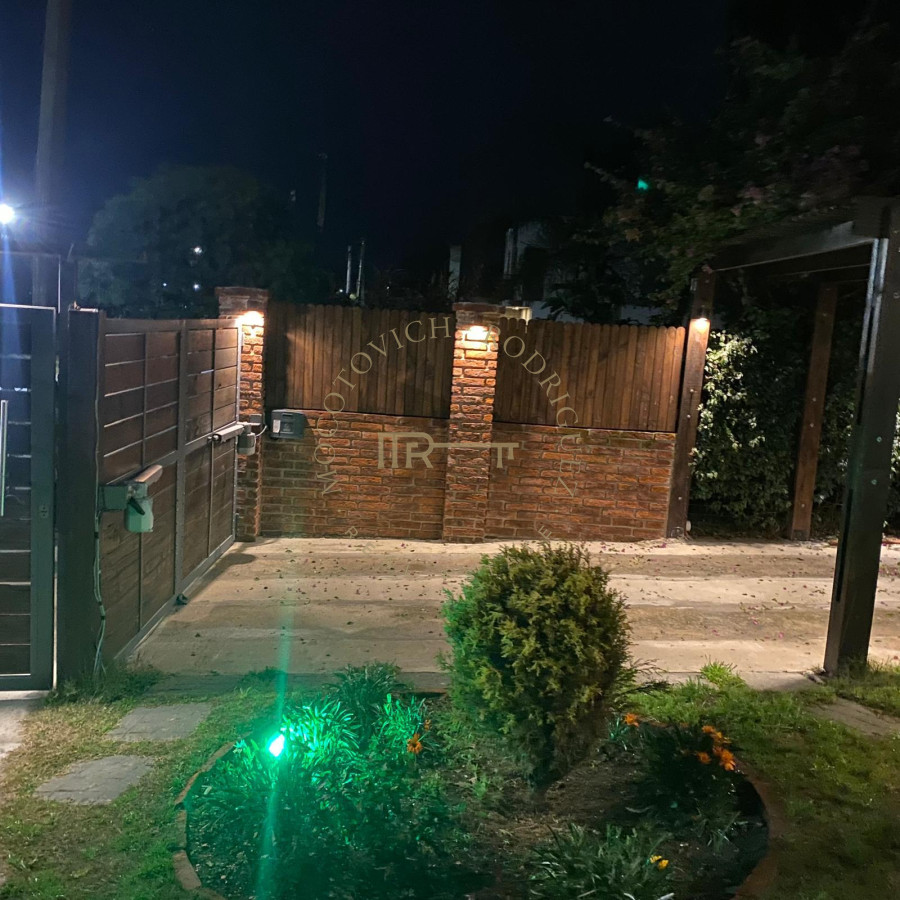 Casa ID.1909 - Vende casa de 3 dormitorios, en excelente estado, Pinares, Punta del Este 