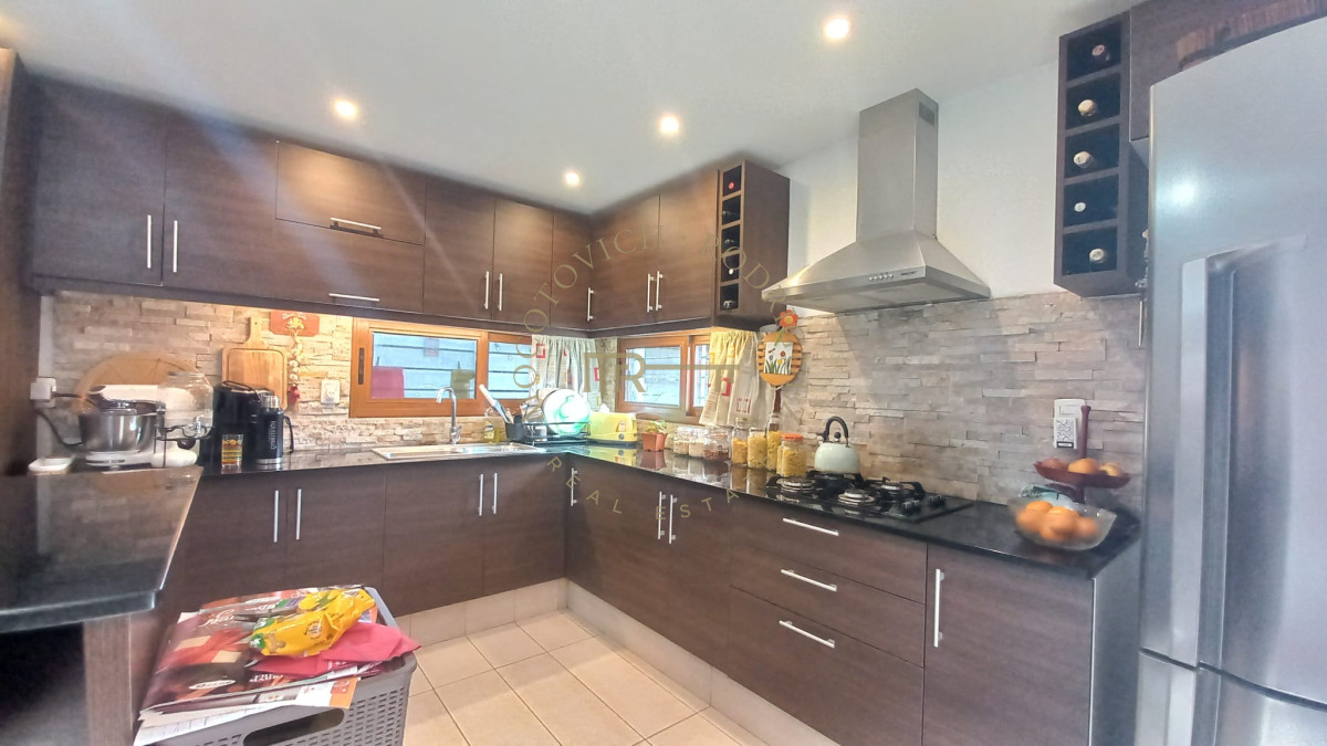 Casa ID.1909 - Vende casa de 3 dormitorios, en excelente estado, Pinares, Punta del Este 