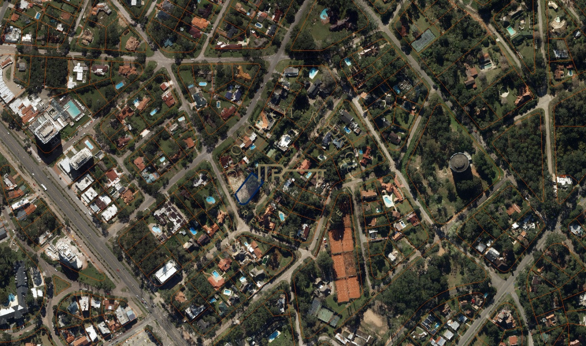 Terreno ID.1966 - Terreno ubicado en zona residencial.
