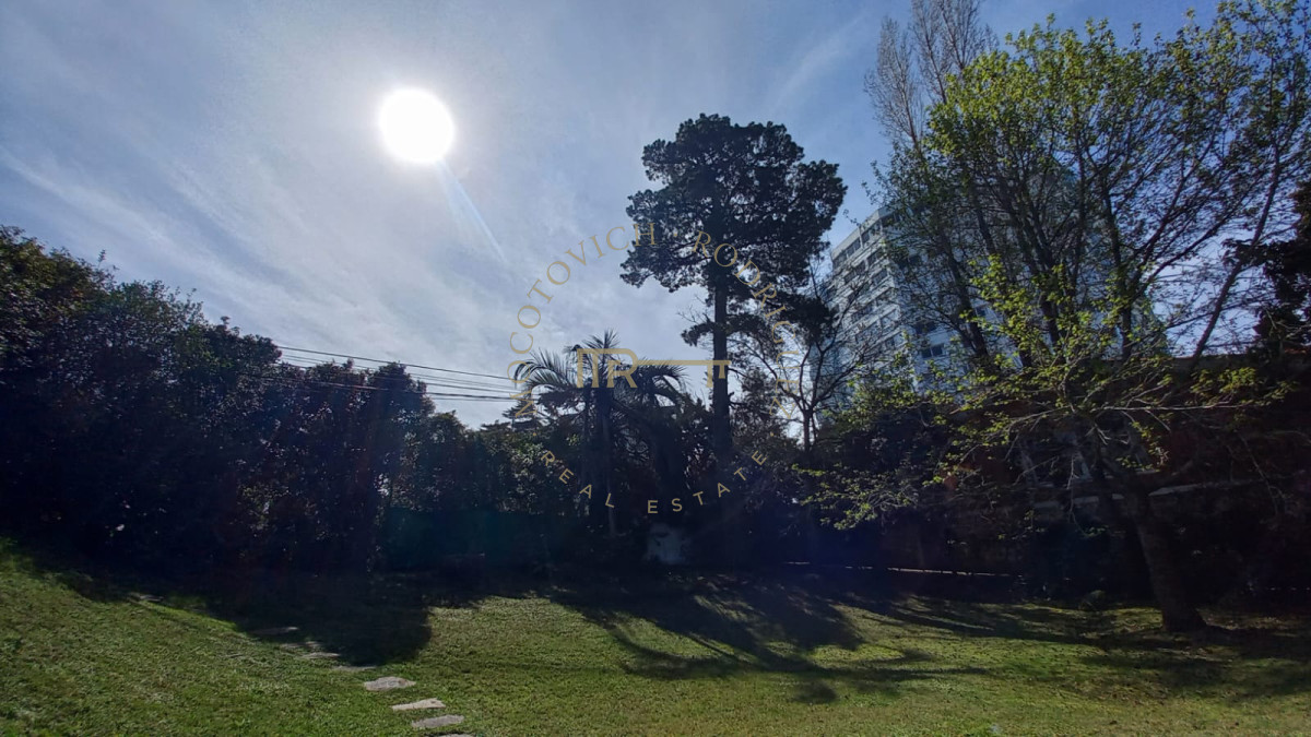 Terreno ID.2245 - Terreno en venta en Playa Mansa, 750 m2