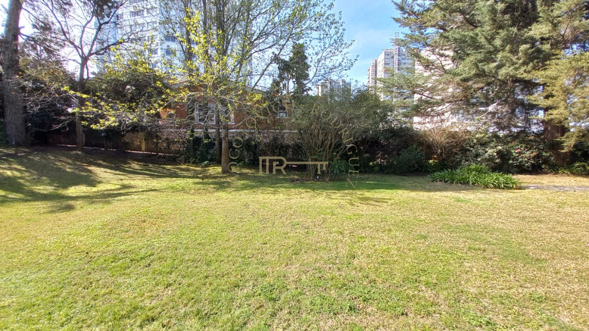 Terreno ID.2245 - Terreno en venta en Playa Mansa, 750 m2