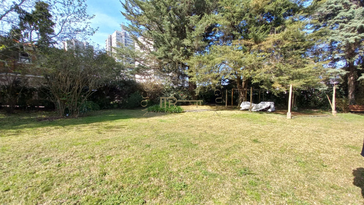 Terreno ID.2245 - Terreno en venta en Playa Mansa, 750 m2