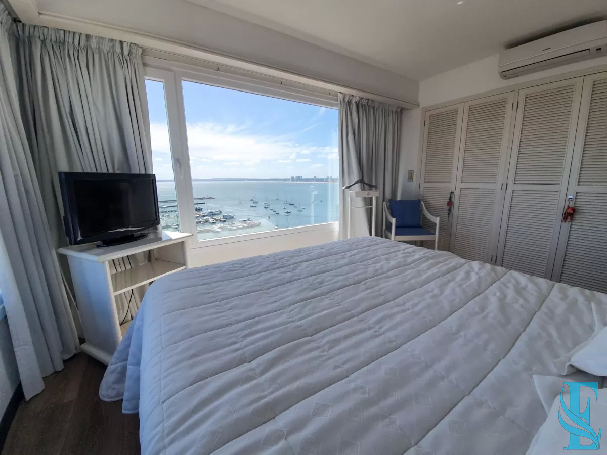 Apartamento ID.682 - Departamento de 3 dormitorios + dep. en venta en Edif. Fontemar, vista al Puerto