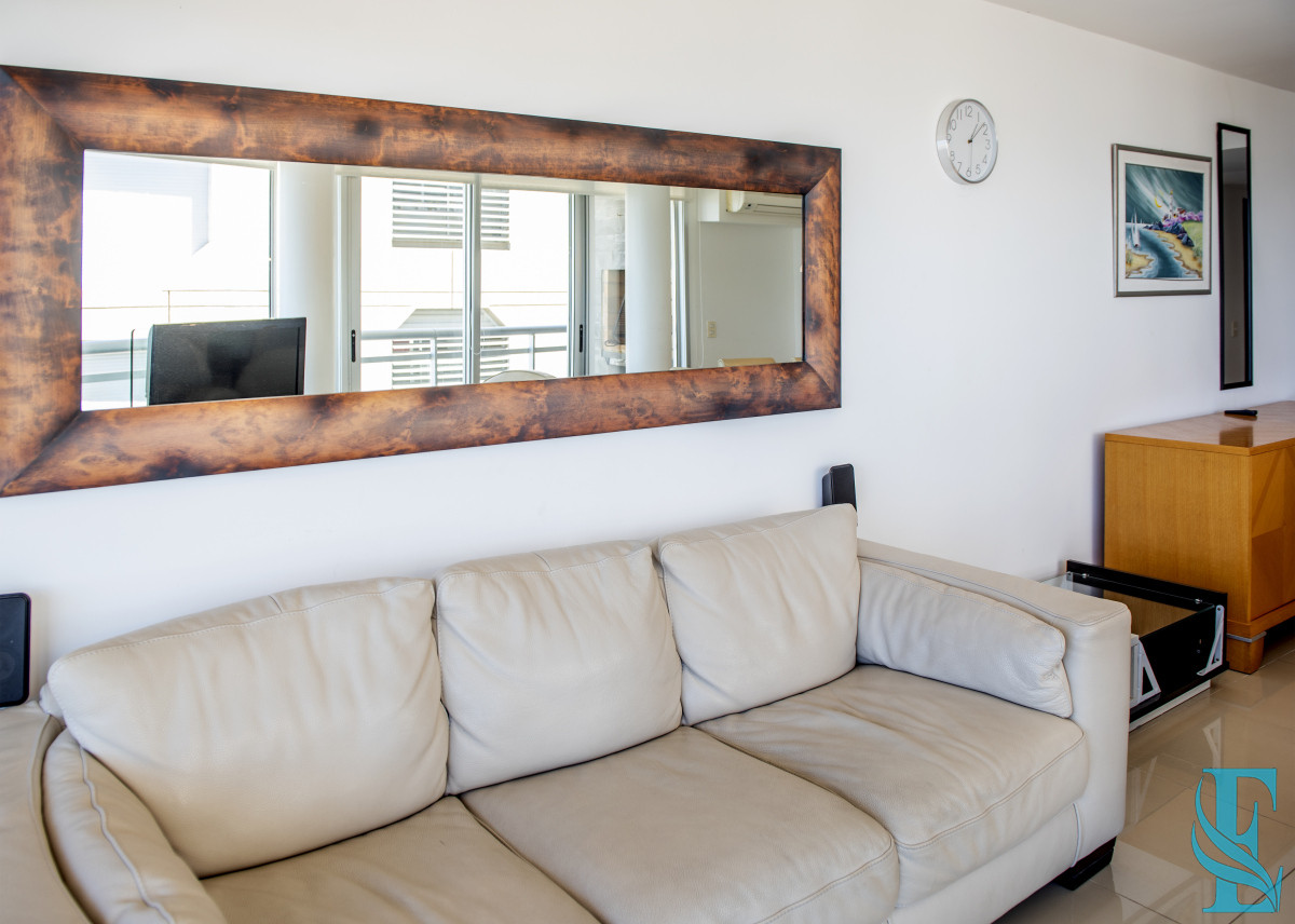 Apartamento ID.926 - Vende hermoso Penthouse en Playa Mansa con azotea propia en Punta del Este