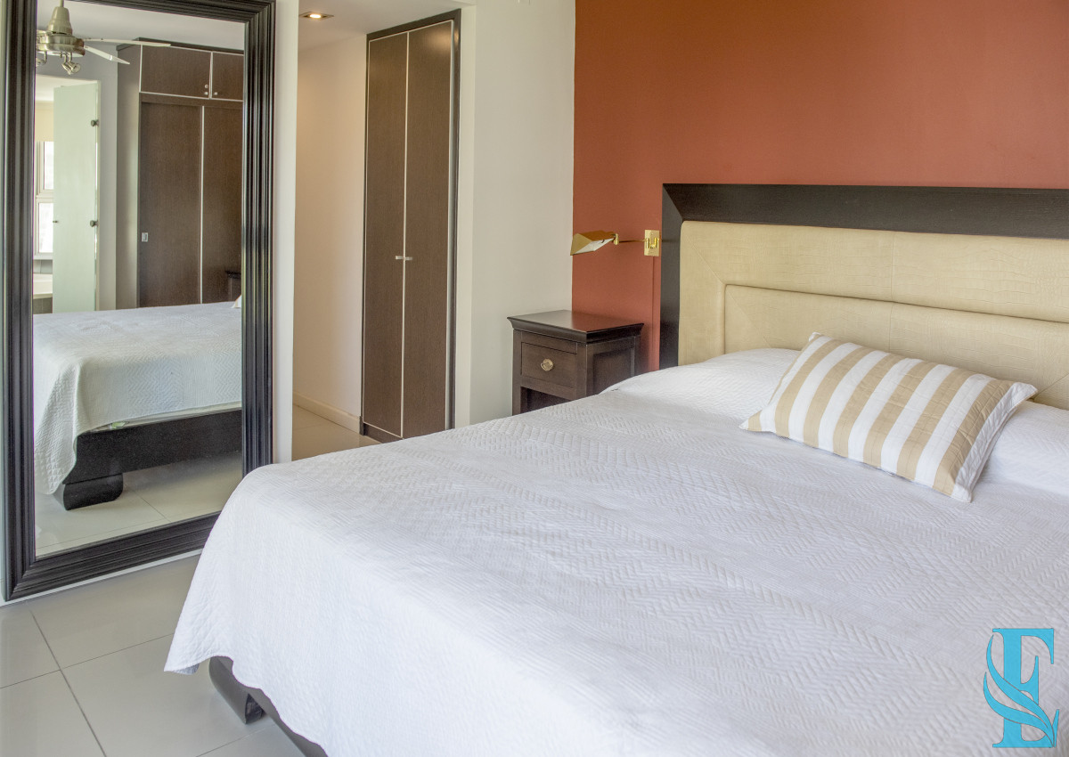 Apartamento ID.926 - Vende hermoso Penthouse en Playa Mansa con azotea propia en Punta del Este