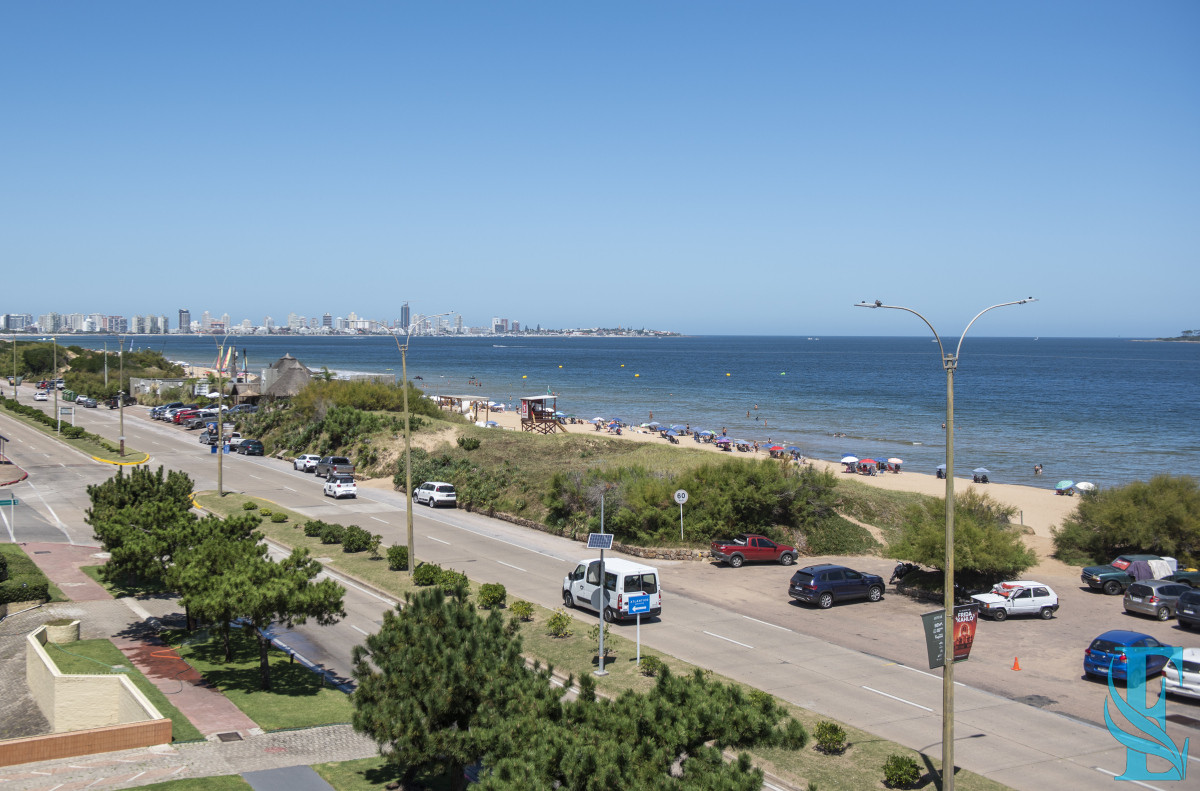 Apartamento ID.926 - Vende hermoso Penthouse en Playa Mansa con azotea propia en Punta del Este