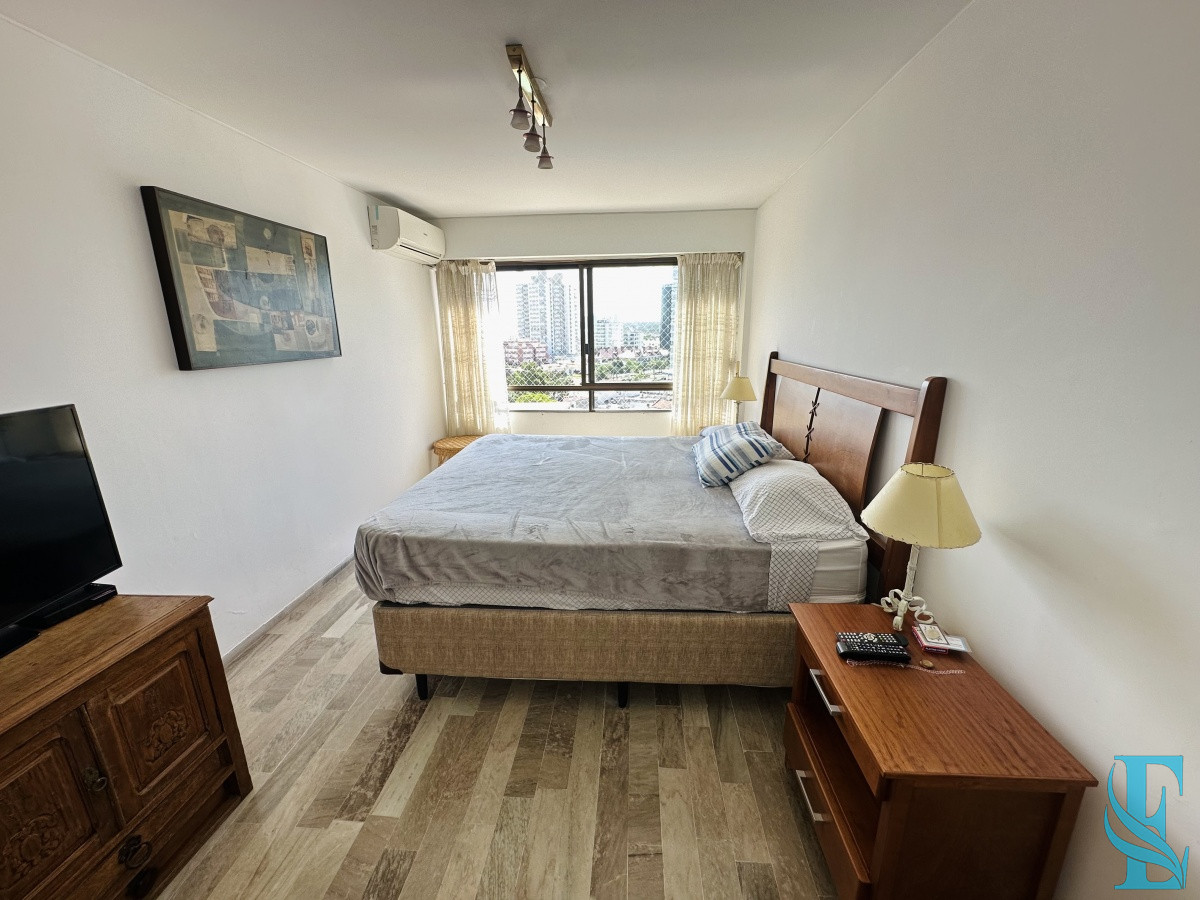 Apartamento ID.555 - Apartamento en venta de 3 dormitorios en Playa Brava , Punta del este 