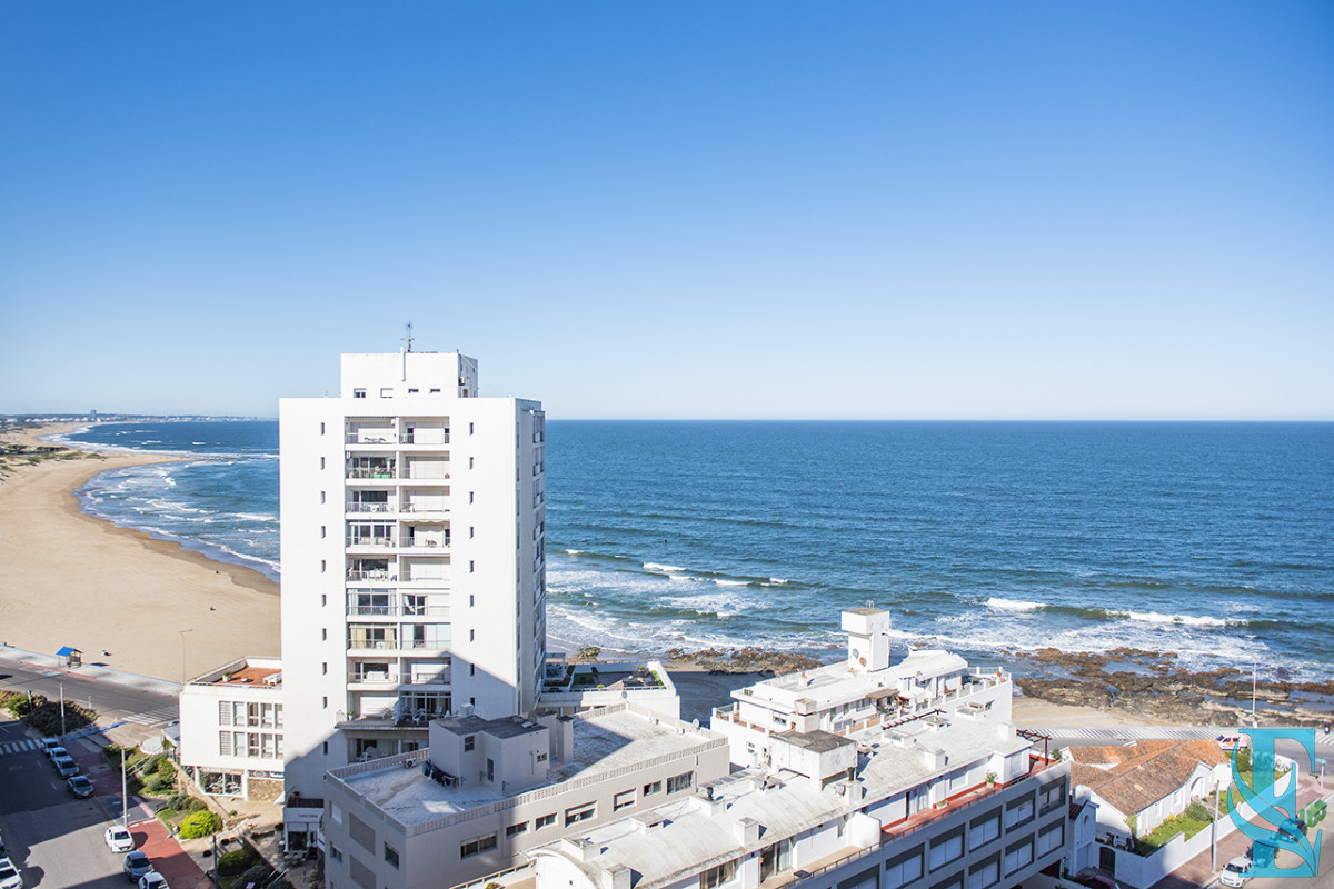 Apartamento ID.877 - Apartamento de 1 dormitorio y medio en venta en Peninsula, vista al mar. 