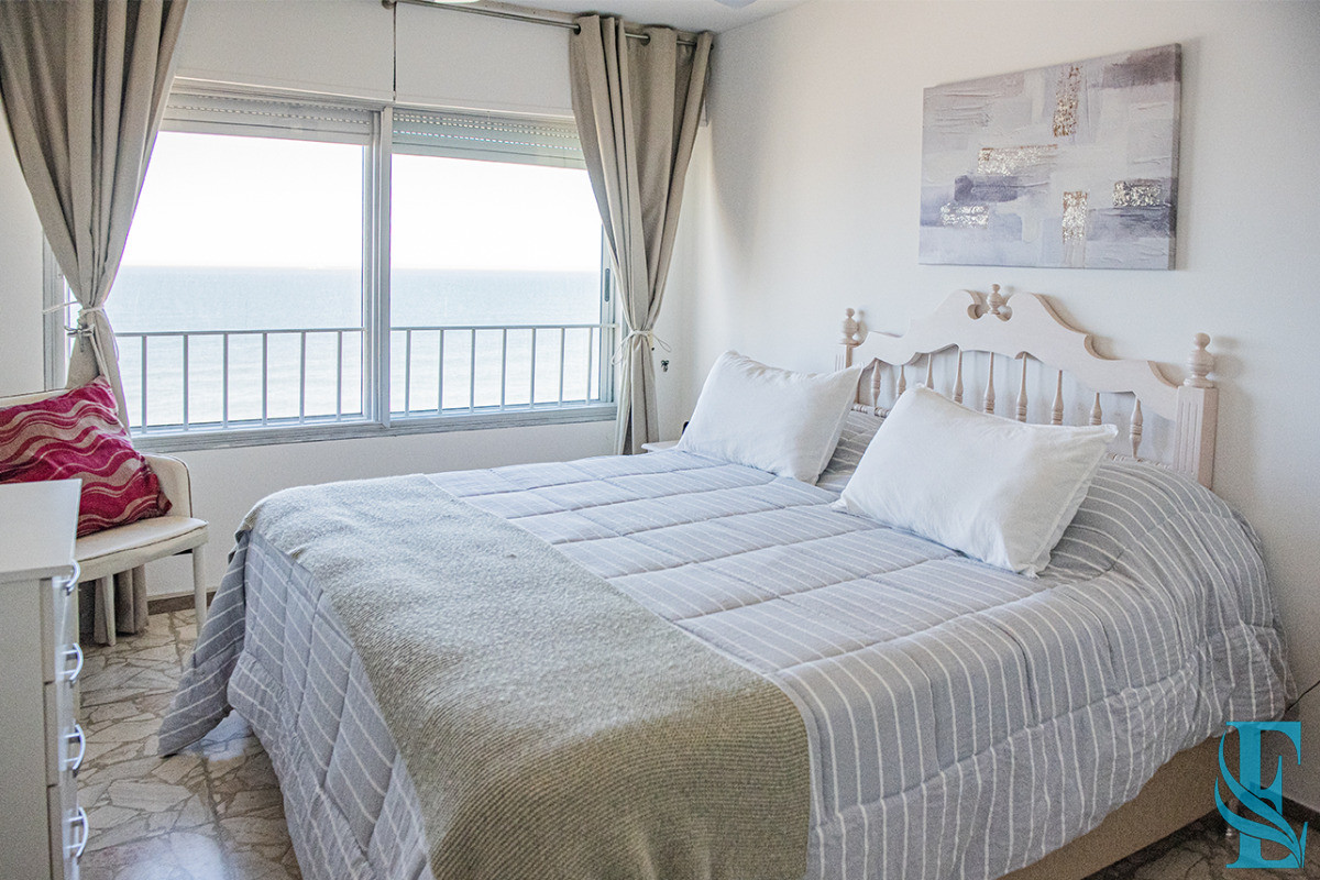 Apartamento ID.877 - Apartamento de 1 dormitorio y medio en venta en Peninsula, vista al mar. 