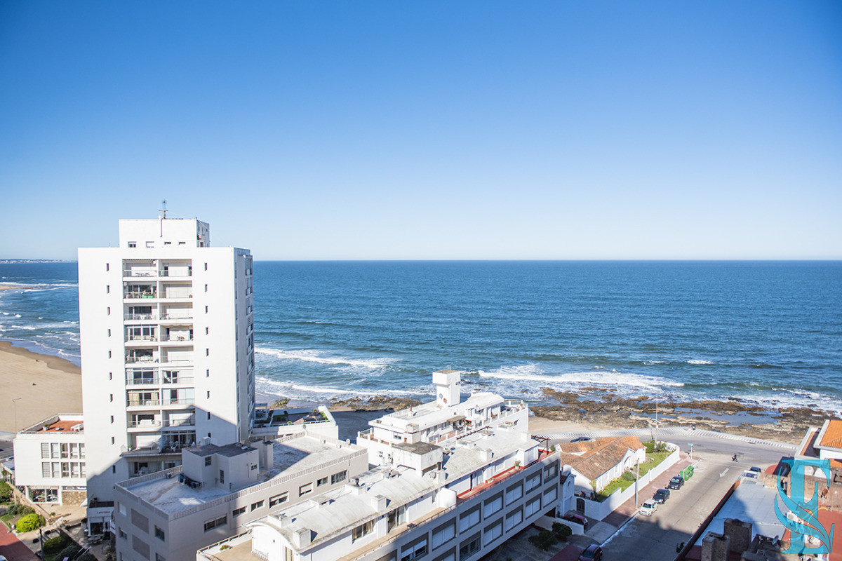 Apartamento ID.877 - Apartamento de 1 dormitorio y medio en venta en Peninsula, vista al mar. 