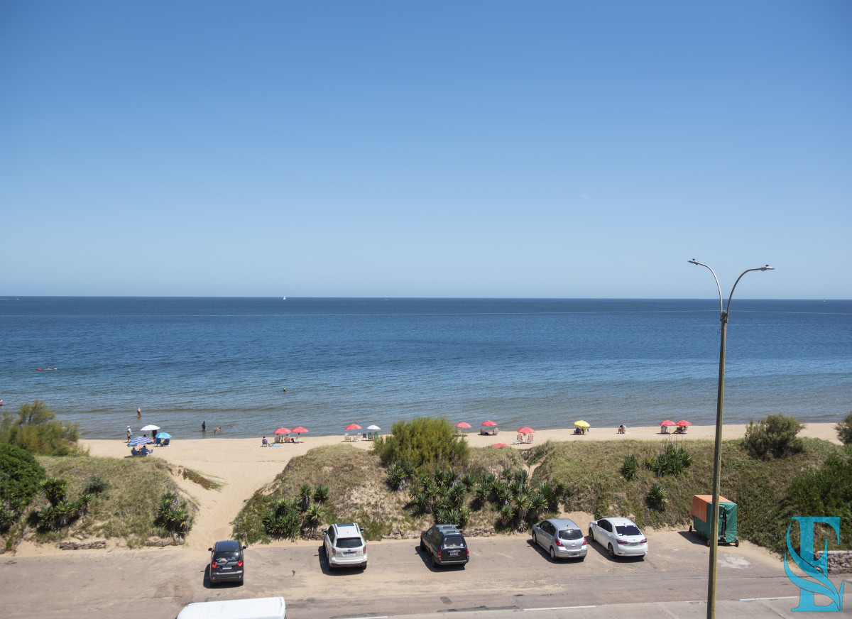 Apartamento ID.926 - Vende hermoso Penthouse en Playa Mansa con azotea propia en Punta del Este