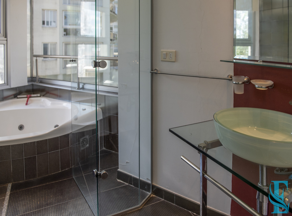 Apartamento ID.926 - Vende hermoso Penthouse en Playa Mansa con azotea propia en Punta del Este