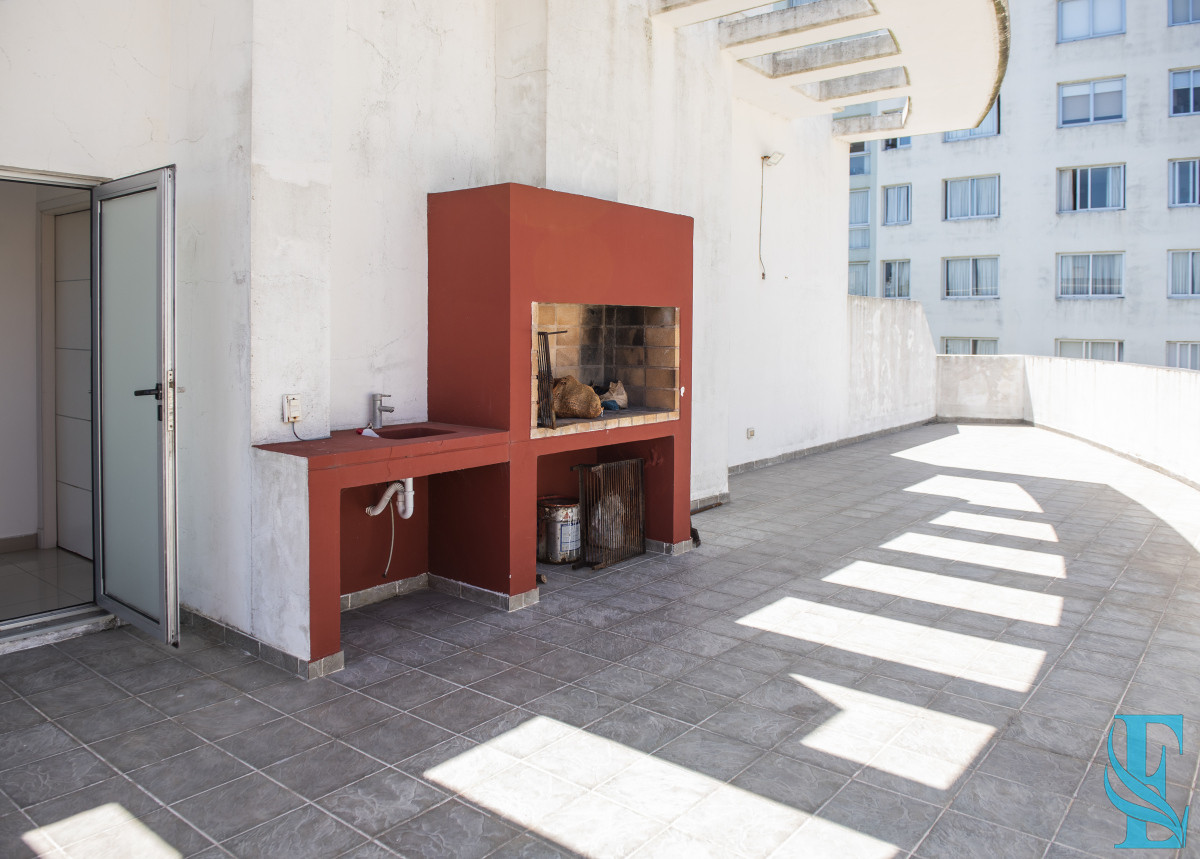 Apartamento ID.926 - Vende hermoso Penthouse en Playa Mansa con azotea propia en Punta del Este