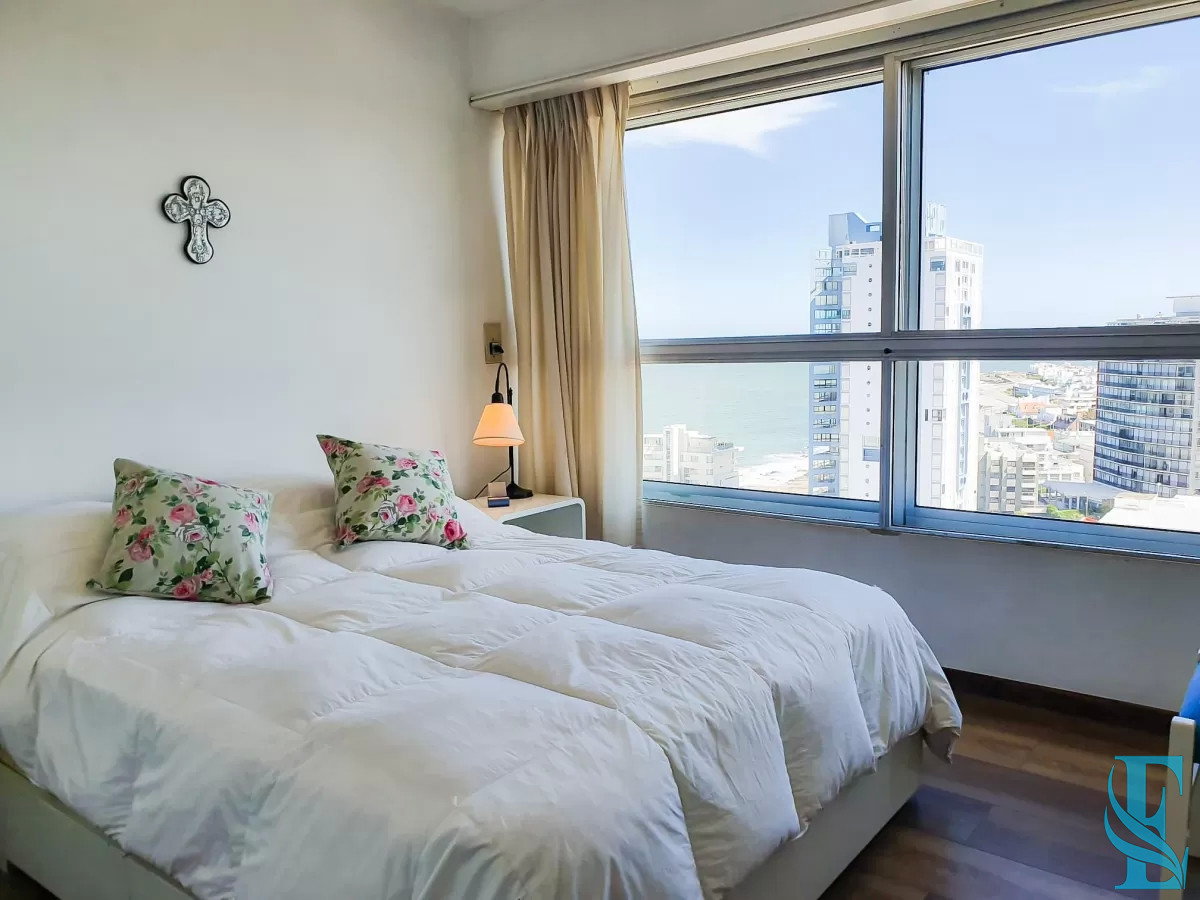 Apartamento ID.682 - Departamento de 3 dormitorios + dep. en venta en Edif. Fontemar, vista al Puerto