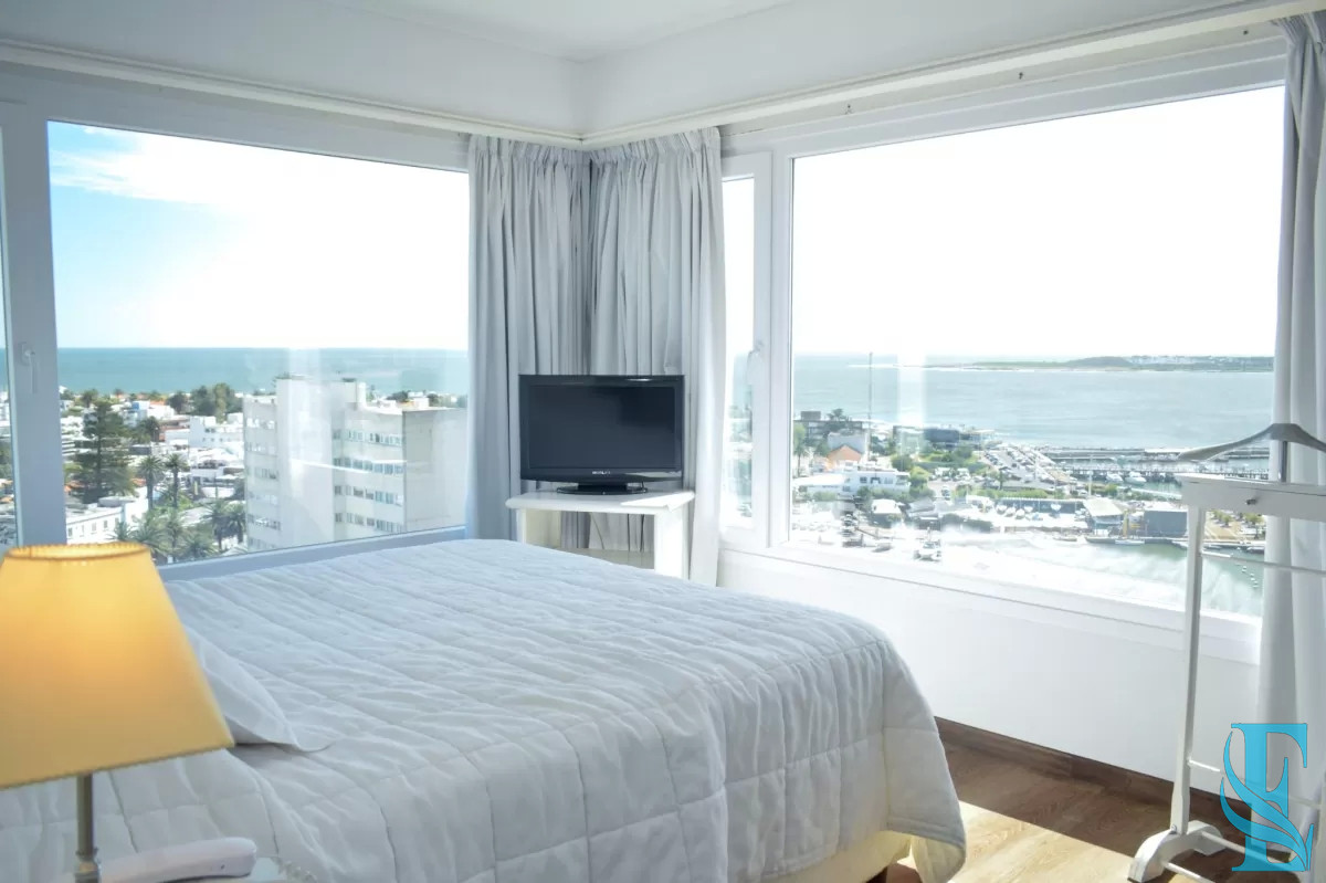 Apartamento ID.682 - Departamento de 3 dormitorios + dep. en venta en Edif. Fontemar, vista al Puerto