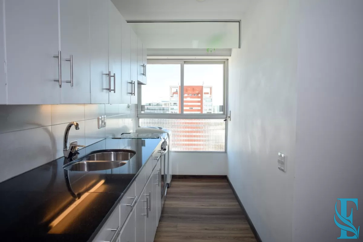 Apartamento ID.682 - Departamento de 3 dormitorios + dep. en venta en Edif. Fontemar, vista al Puerto