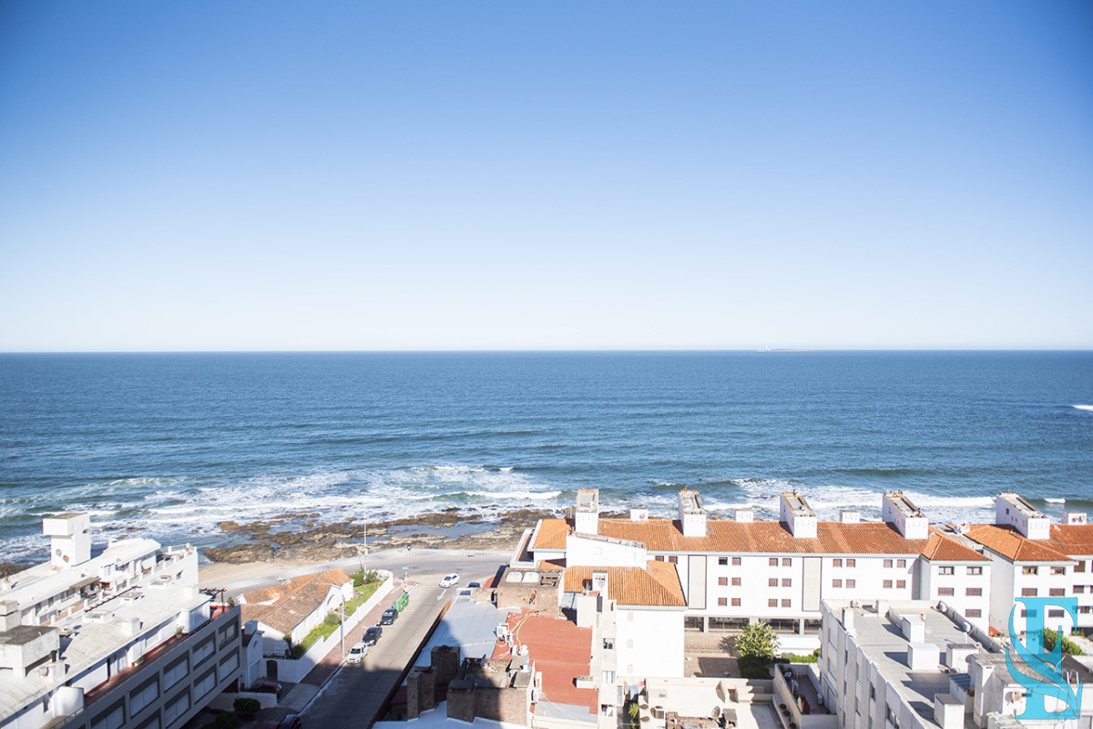 Apartamento ID.877 - Apartamento de 1 dormitorio y medio en venta en Peninsula, vista al mar. 