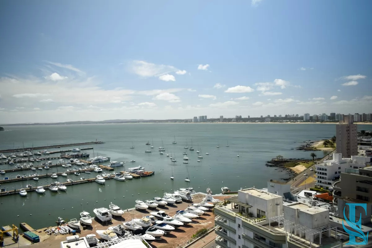 Apartamento ID.682 - Departamento de 3 dormitorios + dep. en venta en Edif. Fontemar, vista al Puerto