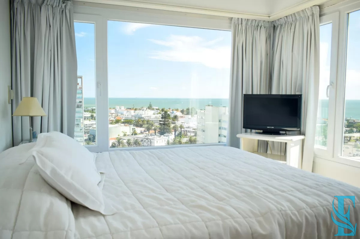 Apartamento ID.682 - Departamento de 3 dormitorios + dep. en venta en Edif. Fontemar, vista al Puerto