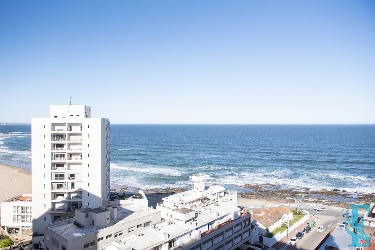 Apartamento ID.877 - Apartamento de 1 dormitorio y medio en venta en Peninsula, vista al mar. 