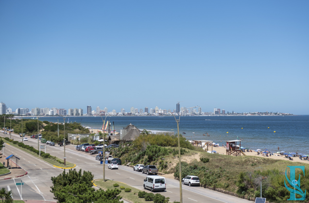 Apartamento ID.926 - Vende hermoso Penthouse en Playa Mansa con azotea propia en Punta del Este