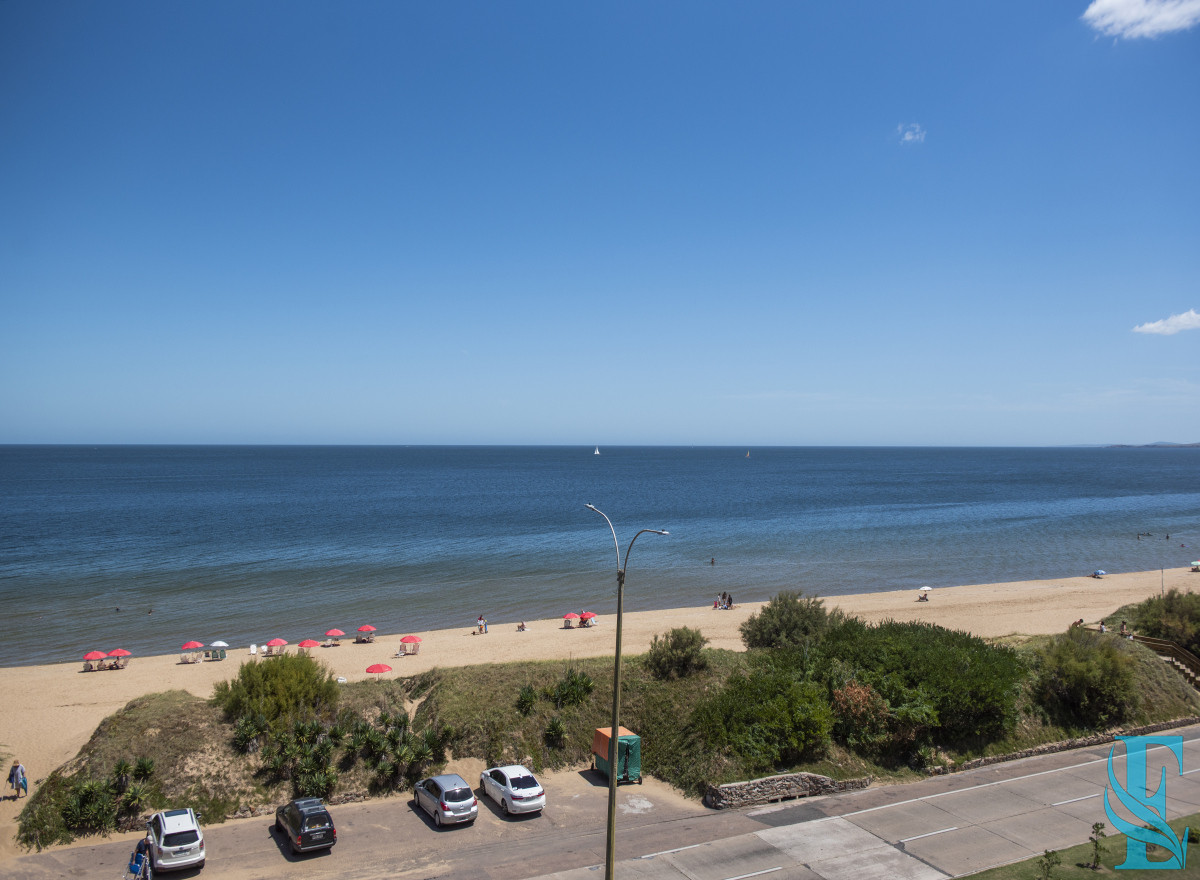 Apartamento ID.926 - Vende hermoso Penthouse en Playa Mansa con azotea propia en Punta del Este