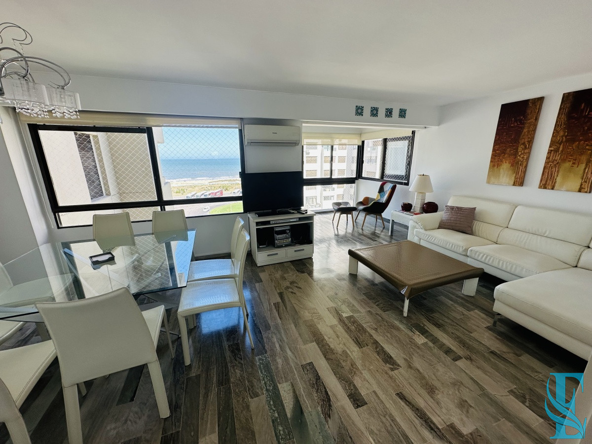 Apartamento ID.555 - Apartamento en venta de 3 dormitorios en Playa Brava , Punta del este 