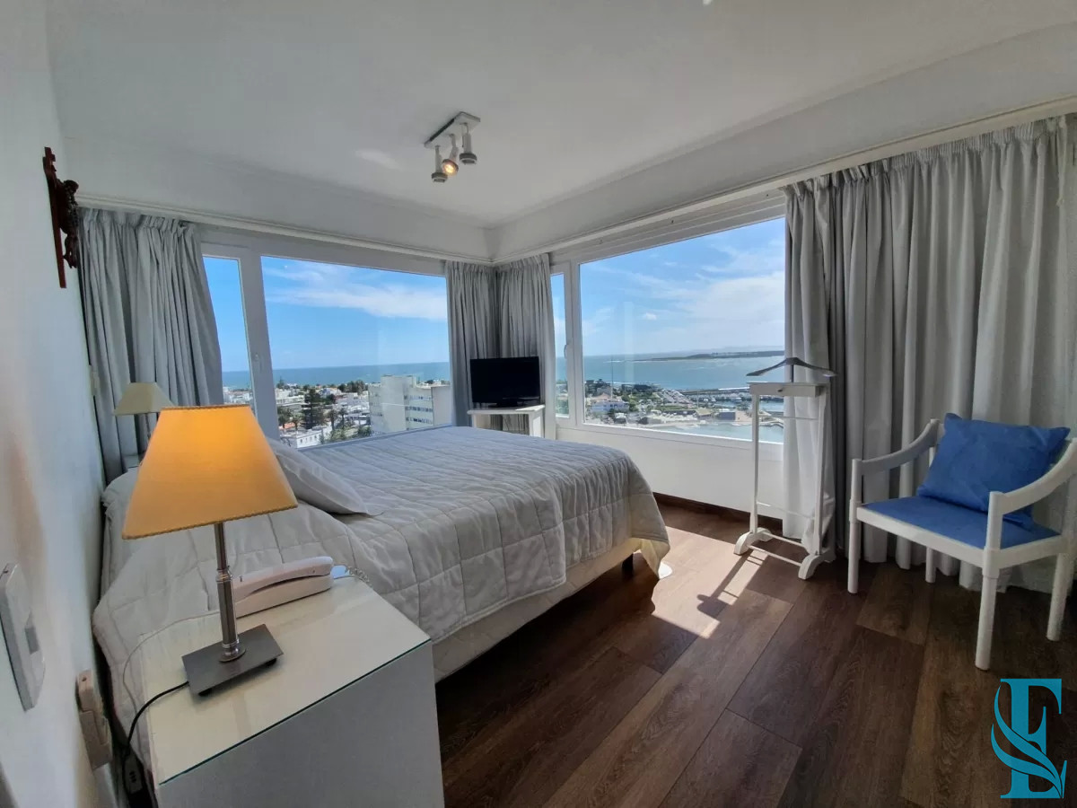 Apartamento ID.682 - Departamento de 3 dormitorios + dep. en venta en Edif. Fontemar, vista al Puerto