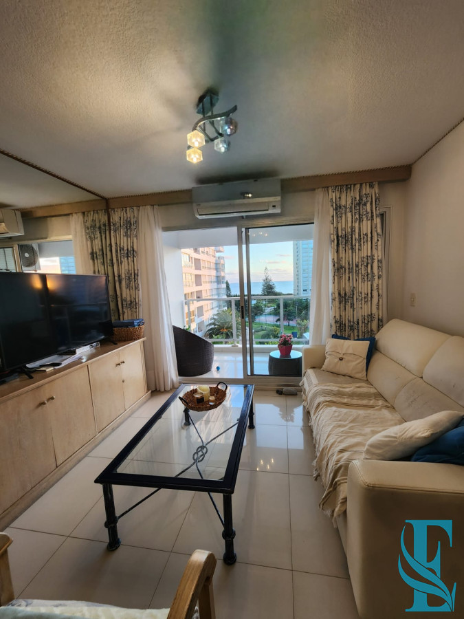 Apartamento ID.551 -  Apartamento en venta frente al mar 2 dormitorios , Playa Mansa 
