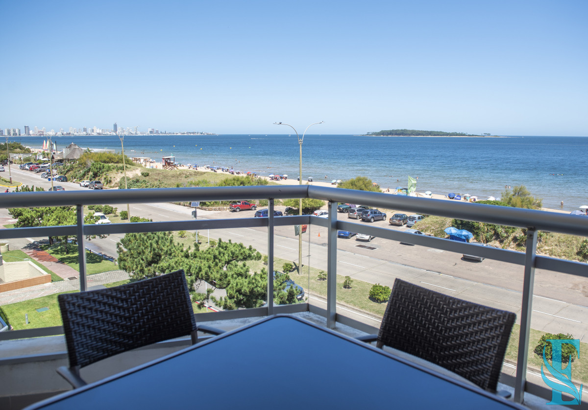 Apartamento ID.926 - Vende hermoso Penthouse en Playa Mansa con azotea propia en Punta del Este