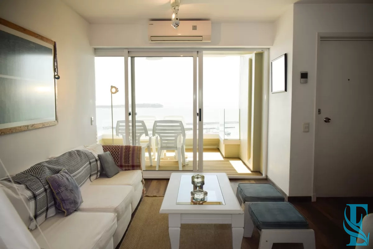 Apartamento ID.682 - Departamento de 3 dormitorios + dep. en venta en Edif. Fontemar, vista al Puerto