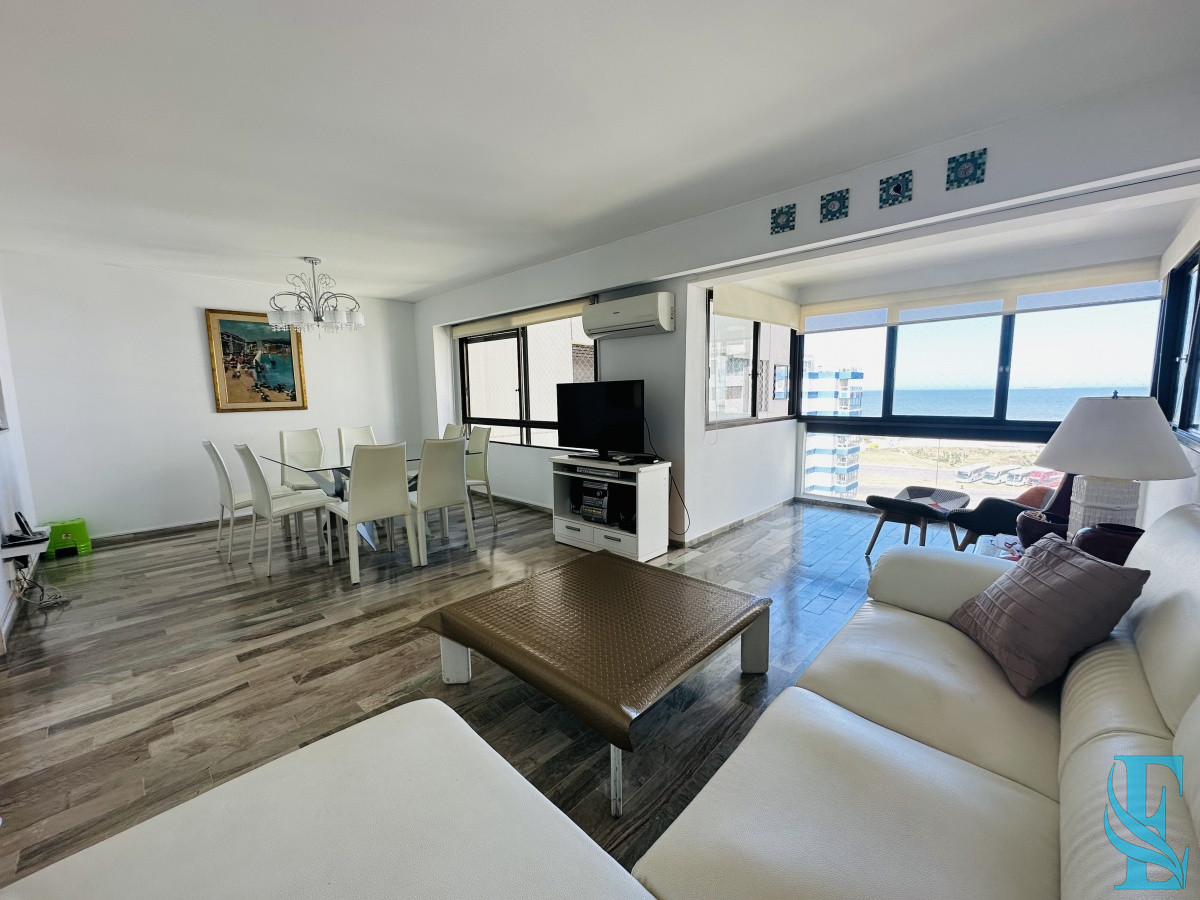 Apartamento ID.555 - Apartamento en venta de 3 dormitorios en Playa Brava , Punta del este 