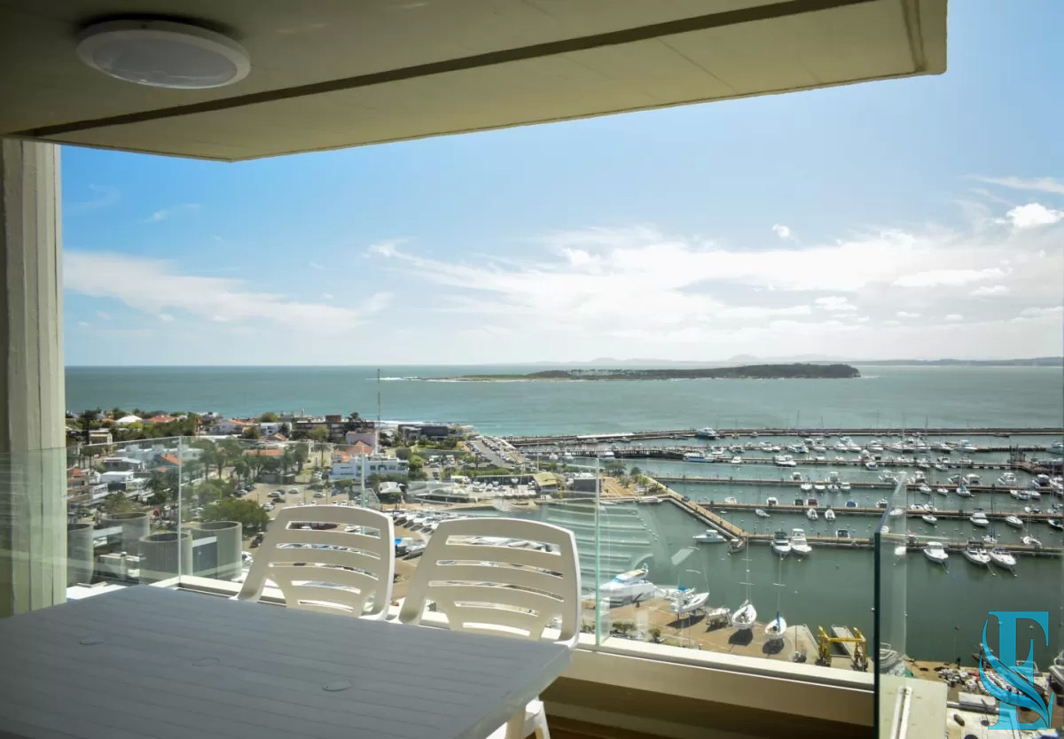 Apartamento ID.682 - Departamento de 3 dormitorios + dep. en venta en Edif. Fontemar, vista al Puerto