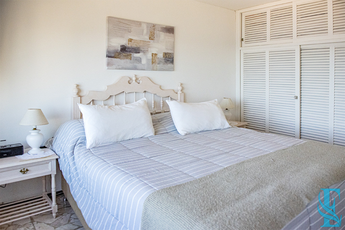 Apartamento ID.877 - Apartamento de 1 dormitorio y medio en venta en Peninsula, vista al mar. 