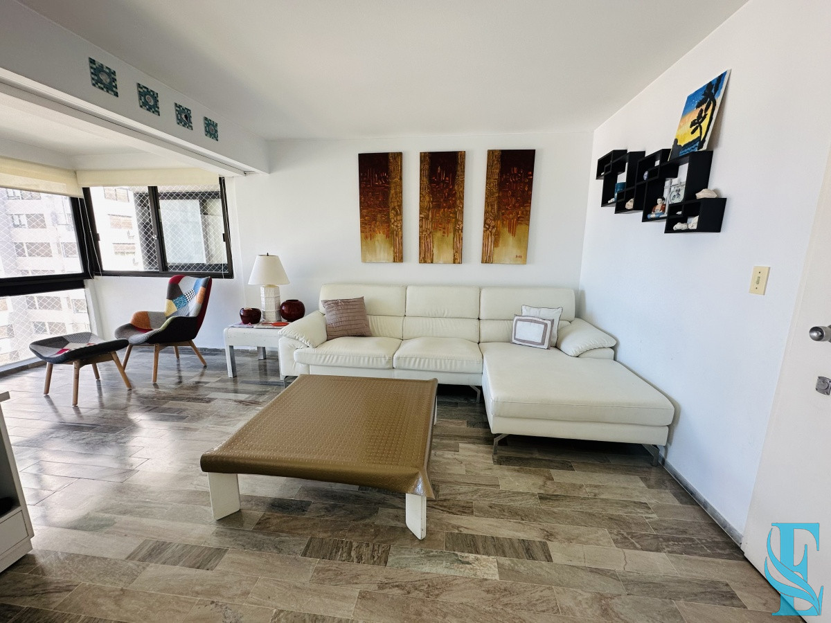 Apartamento ID.555 - Apartamento en venta de 3 dormitorios en Playa Brava , Punta del este 