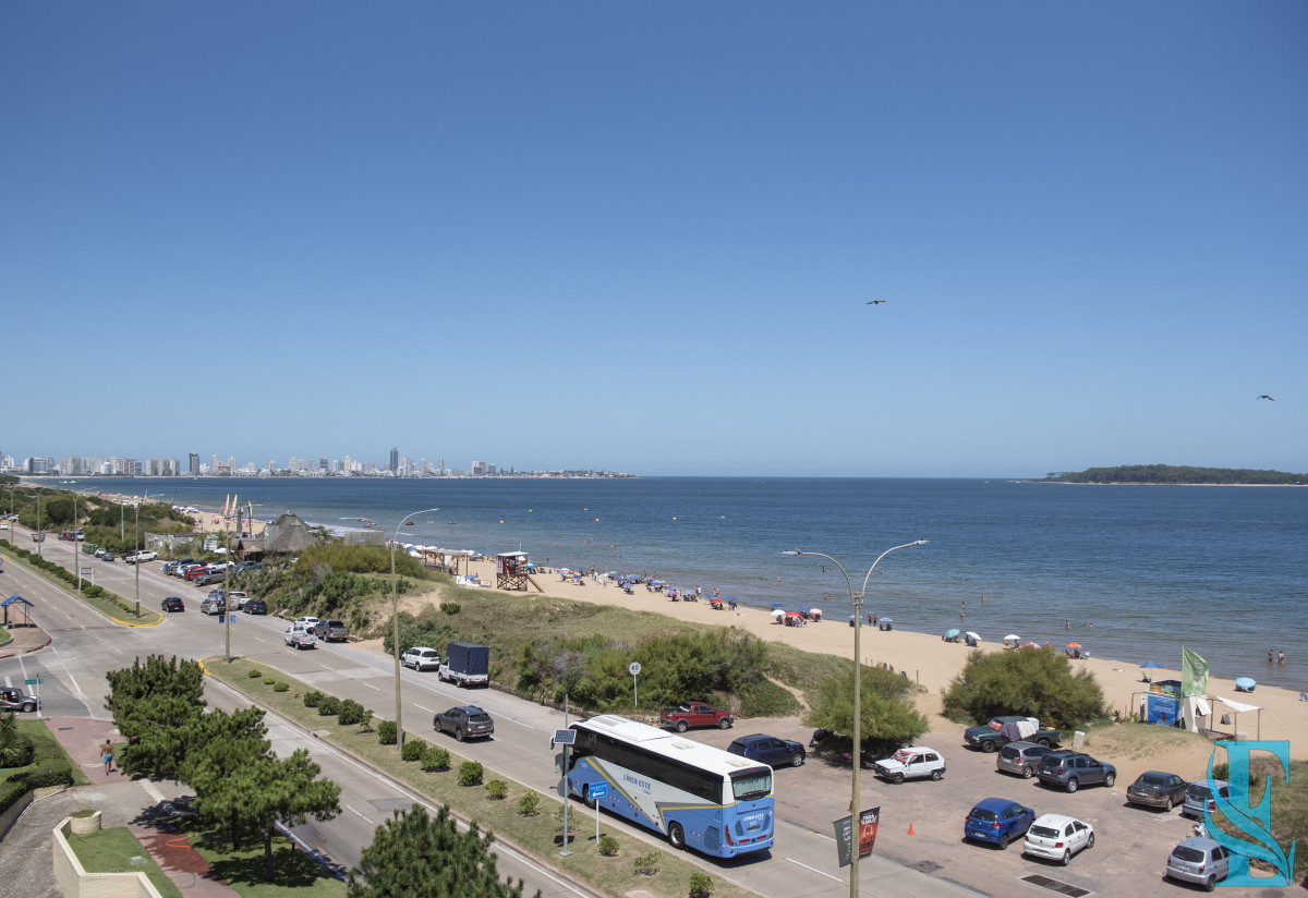 Apartamento ID.926 - Vende hermoso Penthouse en Playa Mansa con azotea propia en Punta del Este