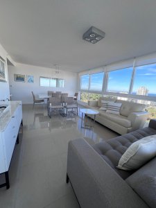 En venta apartamento de 2 dormitorios en Punta del Este, agradable vista