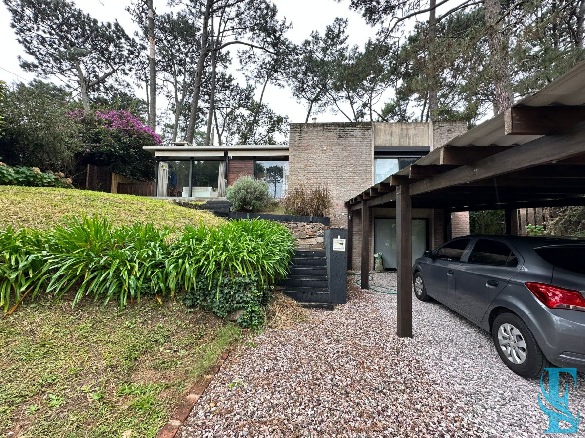 Casa ID.623 - Vende casa muy linda en Pinares , Punta del Este 