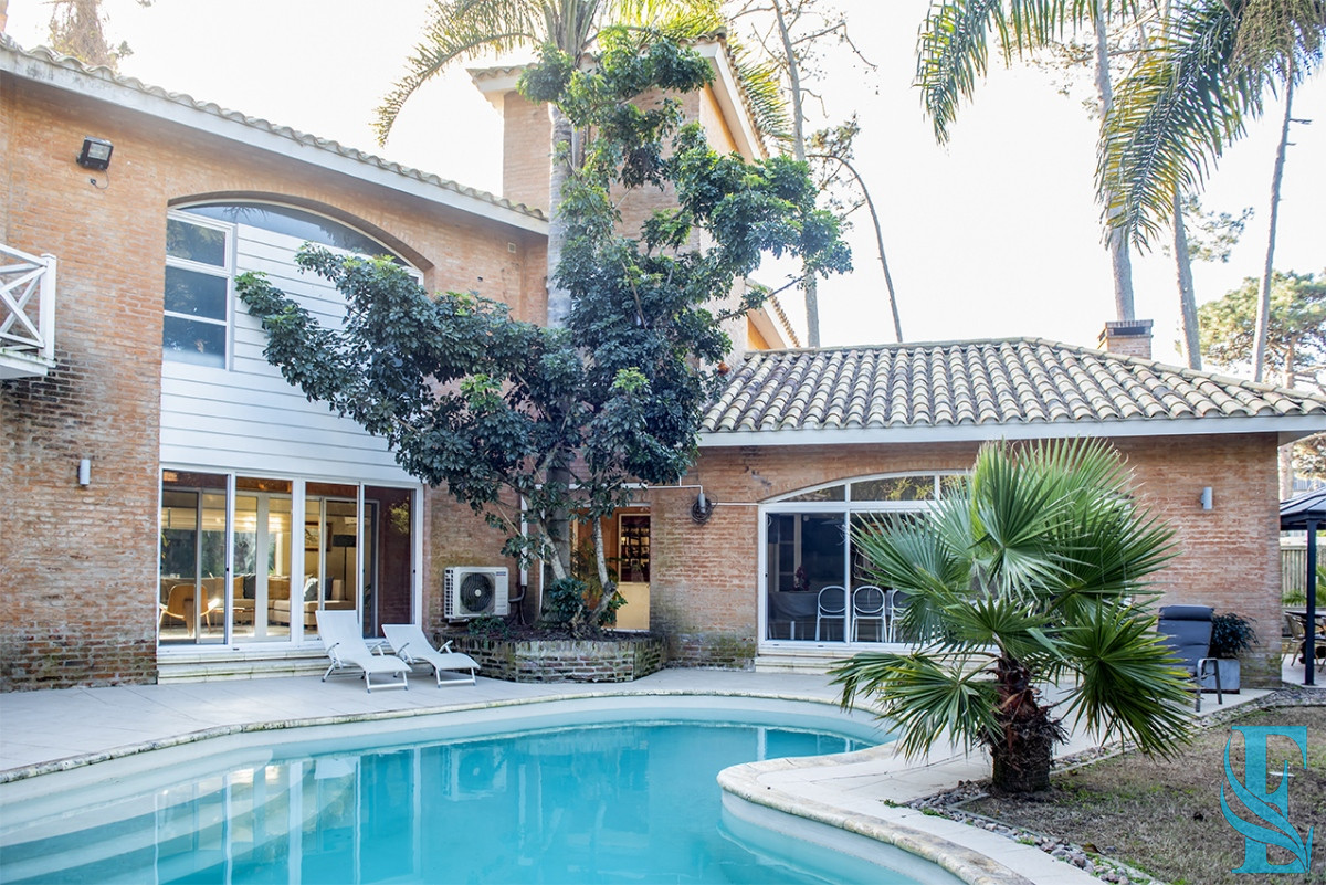 Casa ID.465 - Casa en Venta de 4 dormitorios en San Rafael , Punta del este 