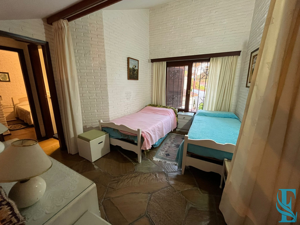 Casa ID.487 - Vende casa de 3 dormitorios en Pinares, Punta del Este 