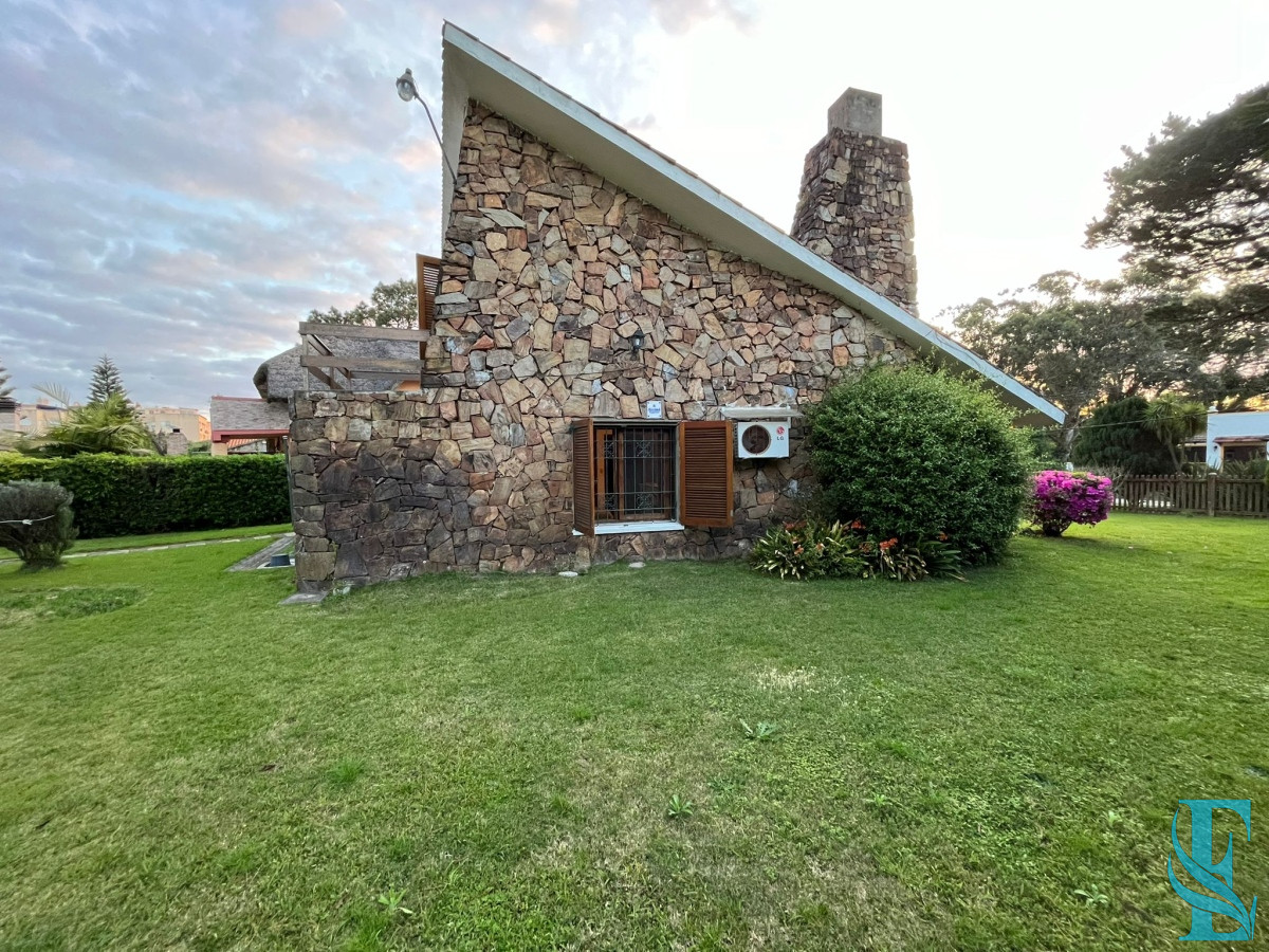 Casa ID.487 - Vende casa de 3 dormitorios en Pinares, Punta del Este 