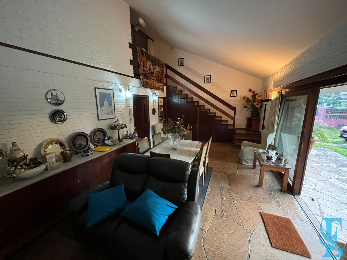 Casa ID.487 - Vende casa de 3 dormitorios en Pinares, Punta del Este 