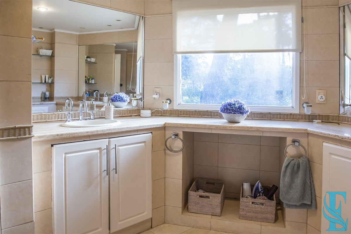 Casa ID.465 - Casa en Venta de 4 dormitorios en San Rafael , Punta del este 