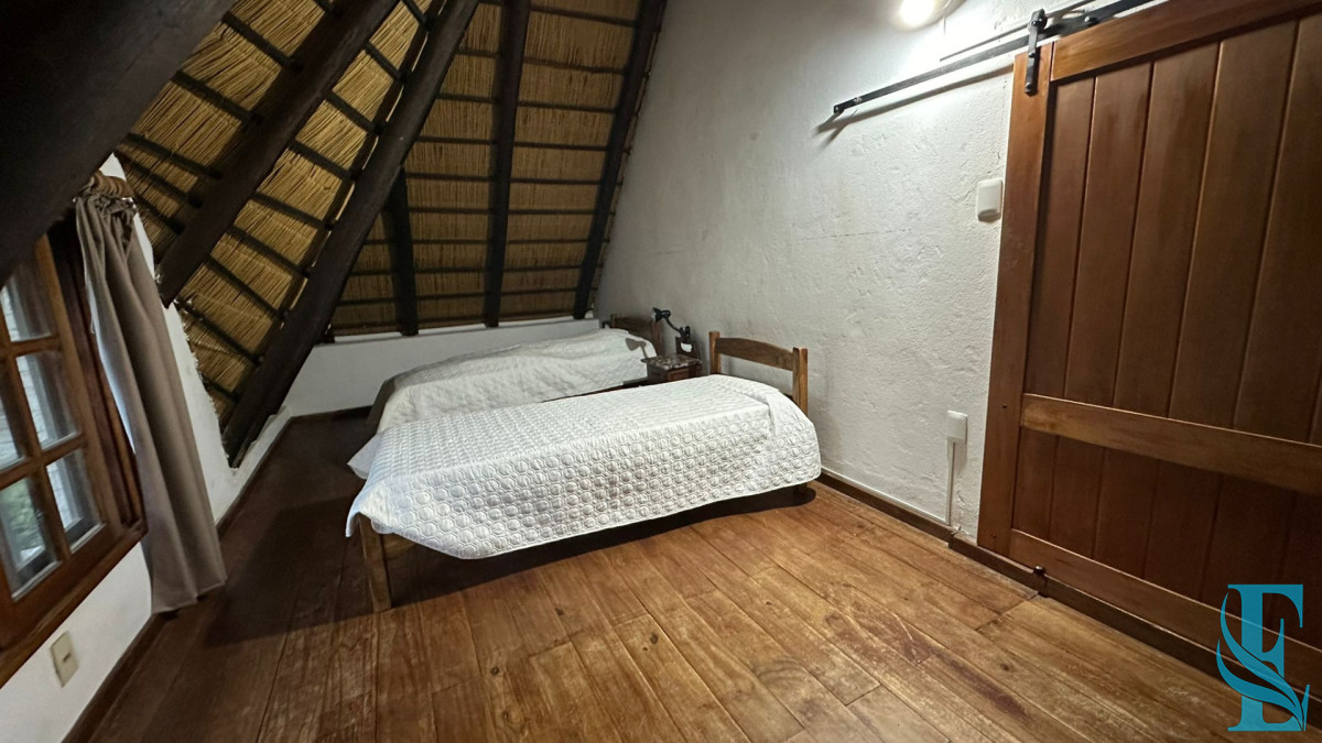 Casa ID.964 - En venta casa en San Rafael, de 4 dormitorios mas dep, con 2 cocheras