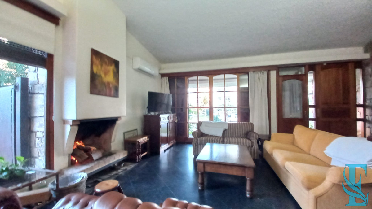 Casa ID.206 - Vende casa de 3 dormitorios (incluye depp), en Parada 4 de Playa Mansa, Punta del Este 